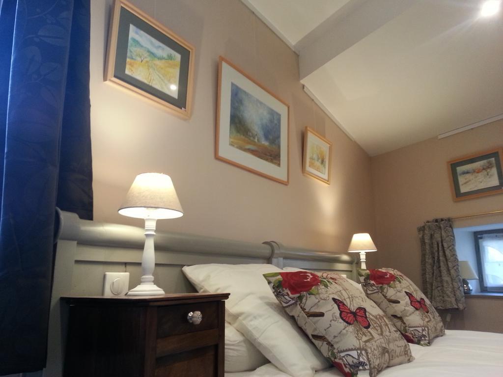 Relais St Jacques - Roanne Bed and Breakfast Saint-Haon-le-Châtel Δωμάτιο φωτογραφία